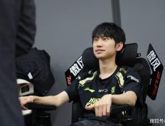 LOL换线创始人拿下首胜！赛后采访泪洒赛场，自我点评：烂到流脓