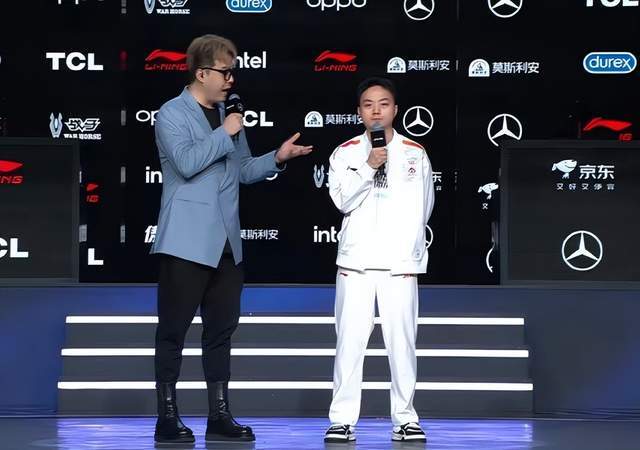 LOL世界亚军暗示退(tuì)役,賽(sài)后採(cǎi)訪(fǎng)粉丝炸锅,刚赢比賽(sài)搞隊(duì)友心态?