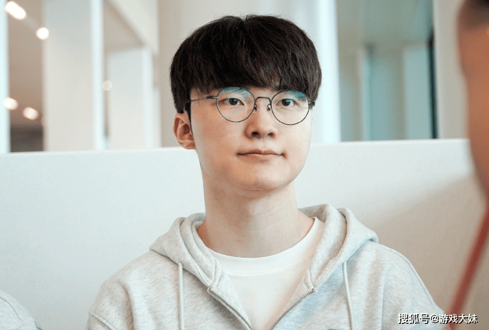 LOL官方(fāng)再次發(fā)文强调，faker就是傳(chuán)奇选手，地位(wèi)无人能撼動(dòng)