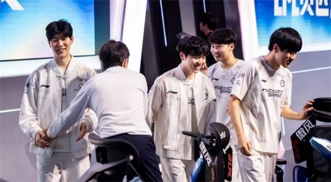 【一竞技1JingJi】LOL：LPL世界赛陪练阵容曝光！