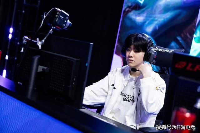 LOL：TheShy透(tòu)露退(tuì)役(yì)时間(jiān)，想跟Rookie打到退(tuì)役(yì)