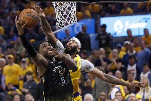 NBA季前赛：首秀(xiù)三分球6中1！NBA冠军后卫联手锡安